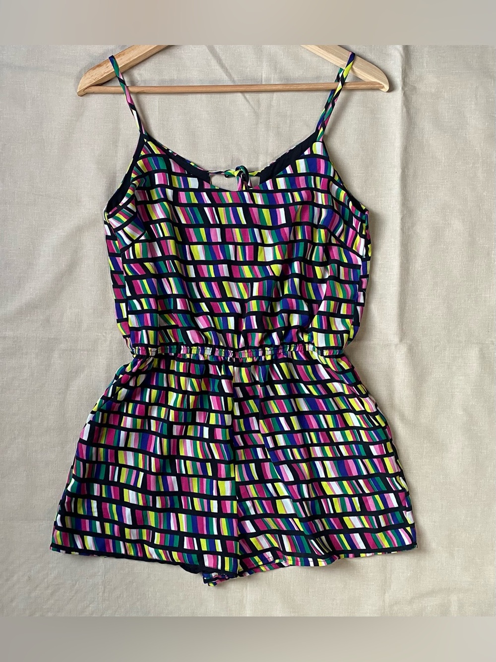 Love Ady Geo Block Print Romper Small Multicolor Keyhole Tie Back w/pockets